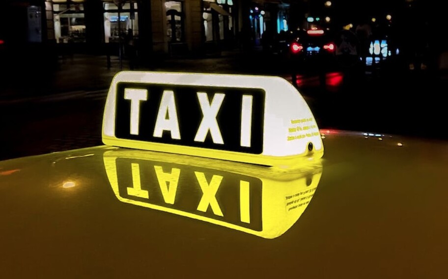Projeto de lei no RJ propõe desconto em carros elétricos ou híbridos para taxistas