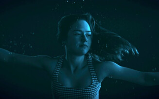 Trailer de Mergulho Noturno traz monstro na piscina; veja